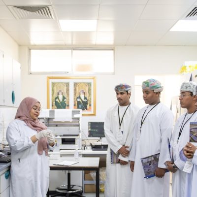 العمل