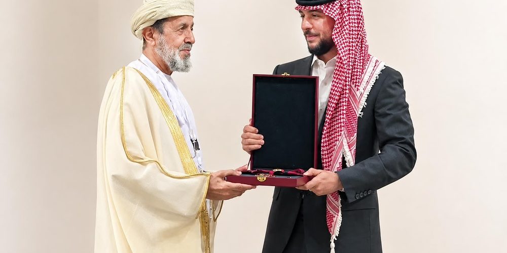 بمكتب 1000x500