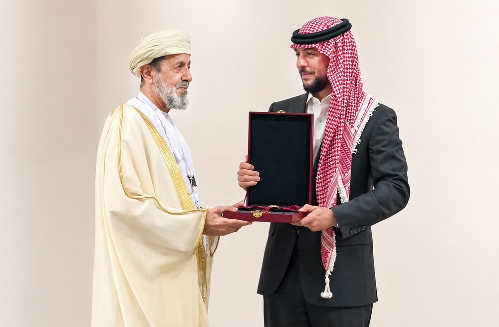 بمكتب