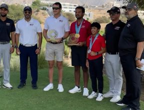لقطة جماعية لتكريم المنتخب الوطني للجولف