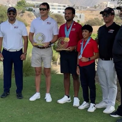 لقطة جماعية لتكريم المنتخب الوطني للجولف