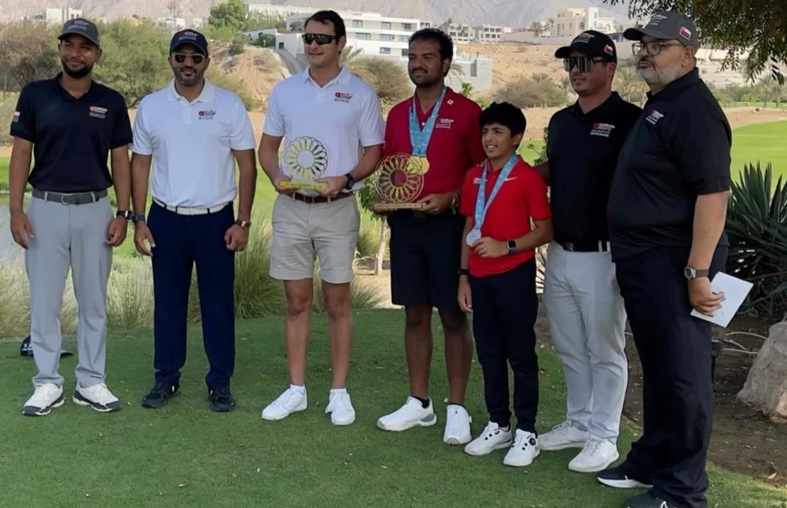 لقطة جماعية لتكريم المنتخب الوطني للجولف